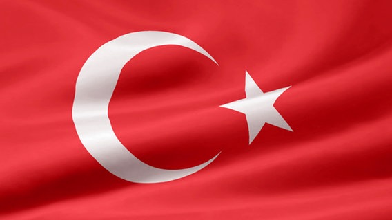 Flagge der Türkei © fotolia.com Foto: Jürgen Priewe