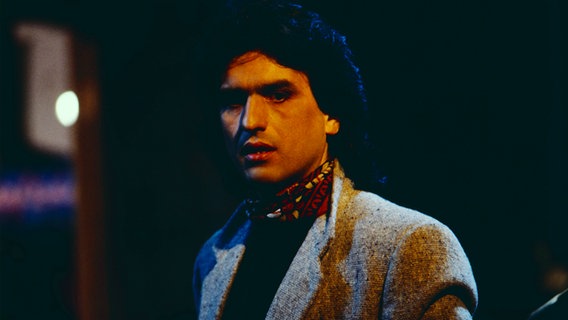 Toto Cutugno, italienischer Sänger und Songschreiber, bei einem Auftritt in Deutschland um 1990. © picture alliance/United Archives | kpa 