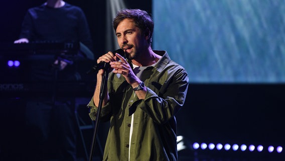 Max Giesinger beim Countdown aus Hamburg. © NDR Foto: Uwe Ernst