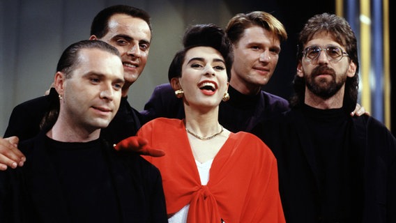 Die jugoslawische Gruppe Riva während der Siegerehrung beim Grand Prix d'Eurovision de la Chanson am 06.05.1989 in Lausanne. © picture alliance Foto: Cinetext/Schoenfeld