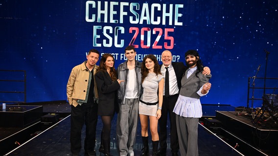 Finale von "Chefsache ESC": Abor & Tynna mit Jury Stefan Raab, Yvonne Catterfeld, Conchita Wurst, Nico Santos © NDR, Raab ENTERTAINMENT Foto: Willi Weber